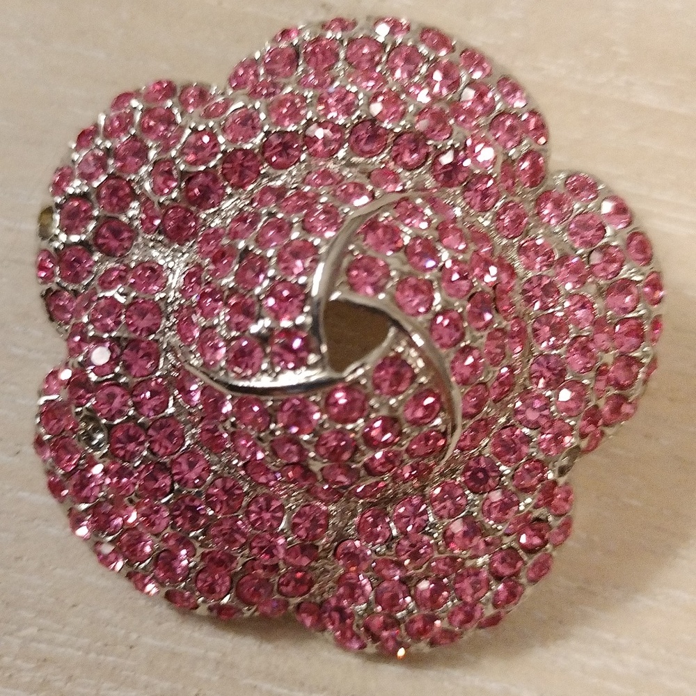 Pink rhinestone brooch/pin 2" x 2" silvertone